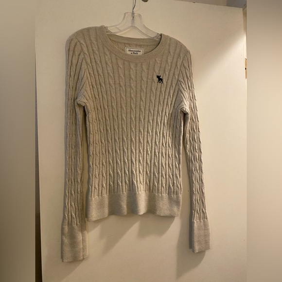 Abercrombie & Fitch Cable Knit Sweater - Picture 1 of 3